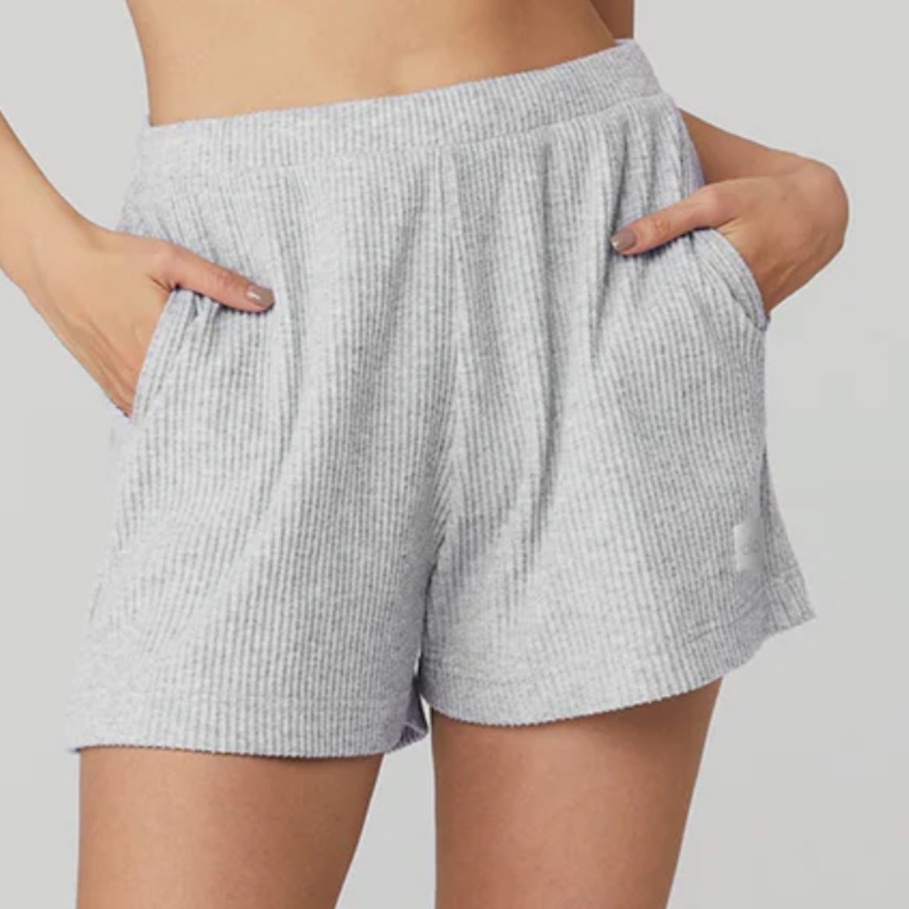 alo yoga muse shorts